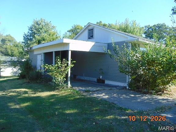 4th image of 1035 Francis St