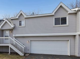 8718 Glasgow Ln, Saint Bonifacius, MN 55375