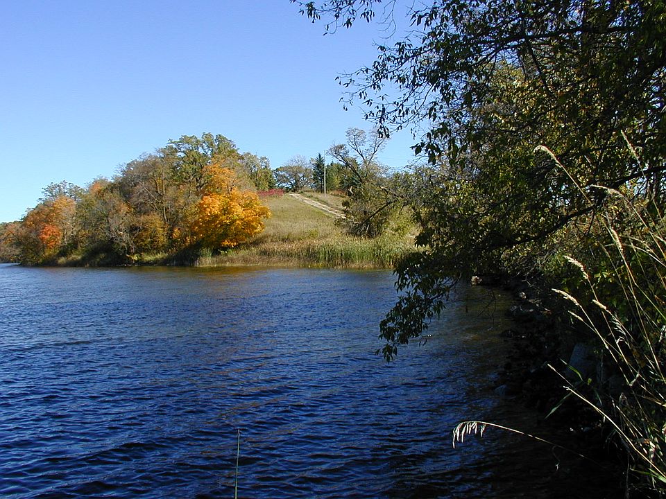 Lakeshore-573 ft w/7 Acres  