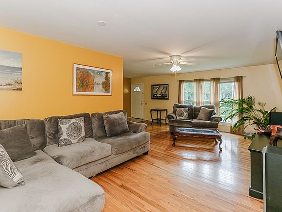 3rd image of 12915 Fernway Ln