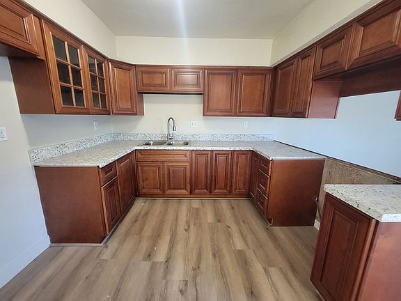 4th image of 13113 Cypress St APT 5
