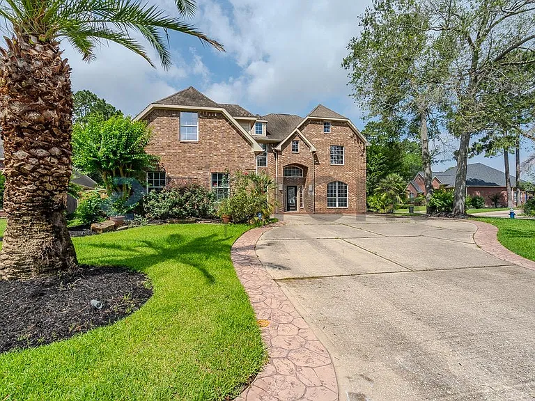 14911 Oxford Way — Photo 3