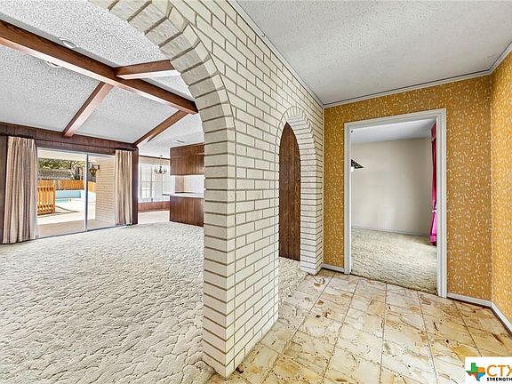 2nd image of 515 White Oak Ln