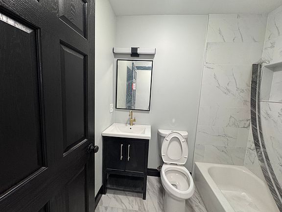 3rd image of 725 E 50th St #3E