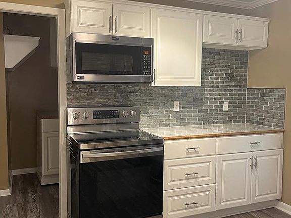 3rd image of 105 Burnie Dr