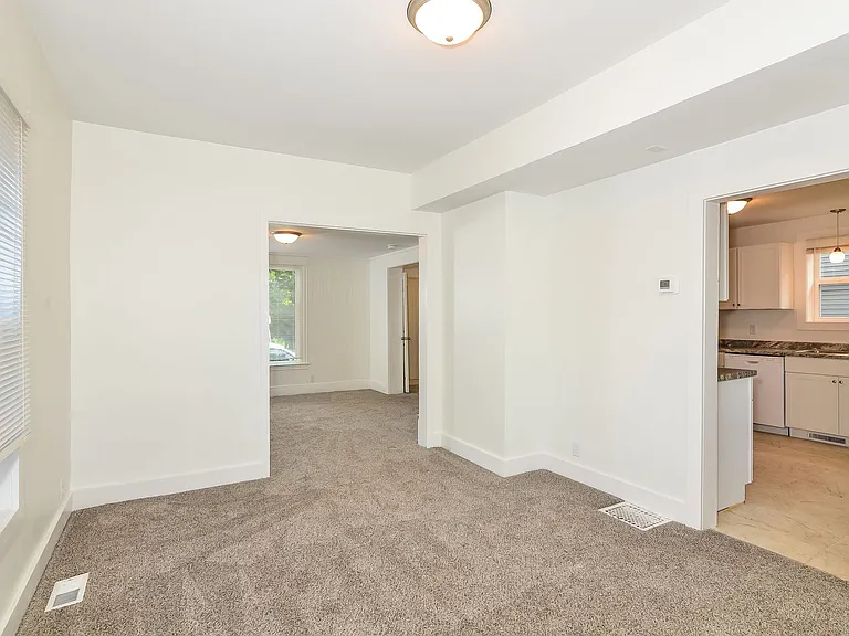 613 17th Ave NE — Photo 10
