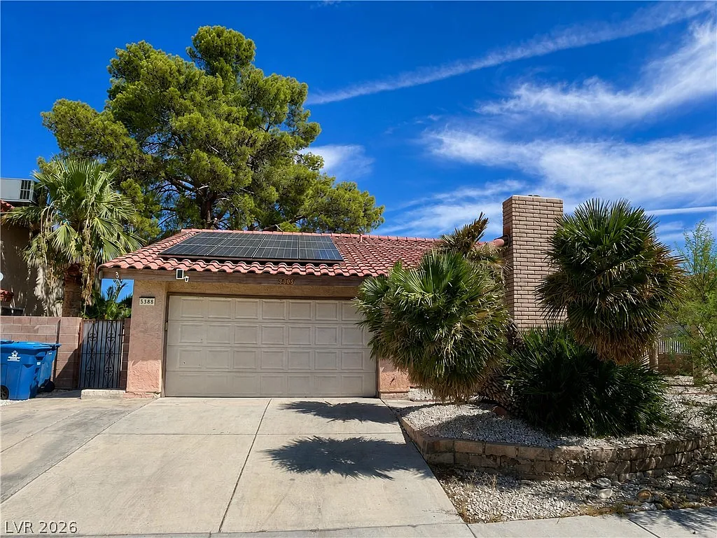 4 bed, 2.0 bath, 1902 sqft, $2,500 — Photo 2