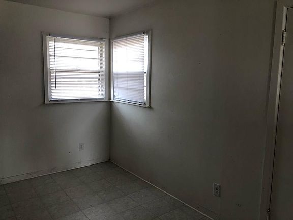 4th image of 803 NE 2nd St