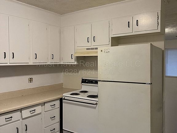 4th image of 18 Circle St APT 2