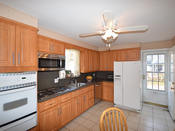 3rd image of 29 Geranium Ave