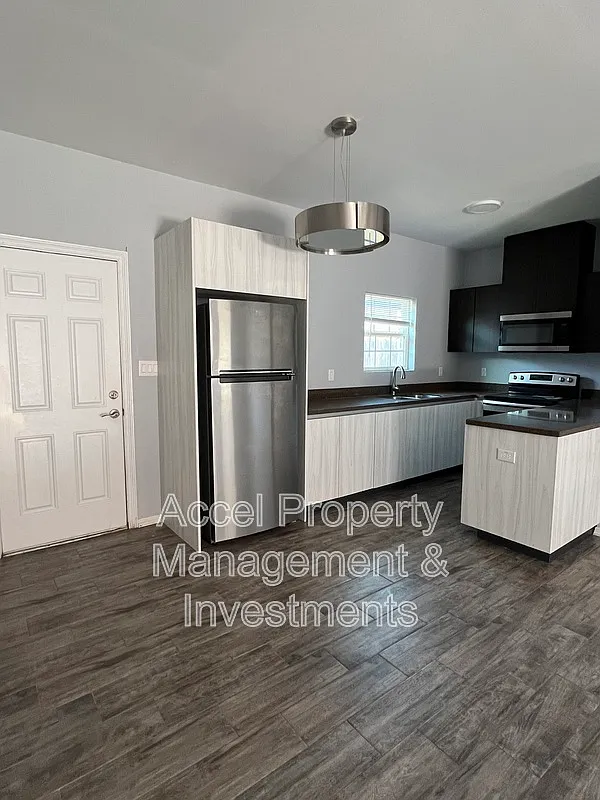 3 bed, 2.0 bath, 945 sqft, $1,000 — Photo 4