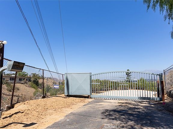 4th image of 1815 Hilltop Dr