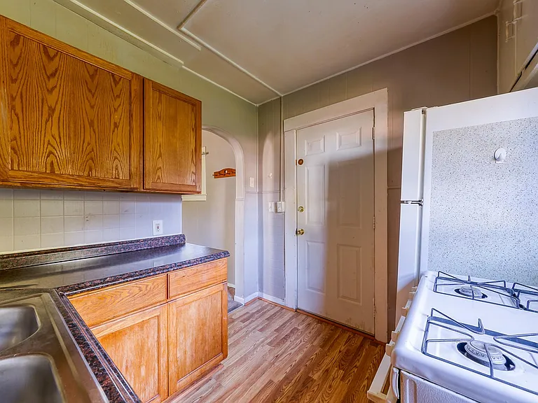 609 Bluff St — Photo 6