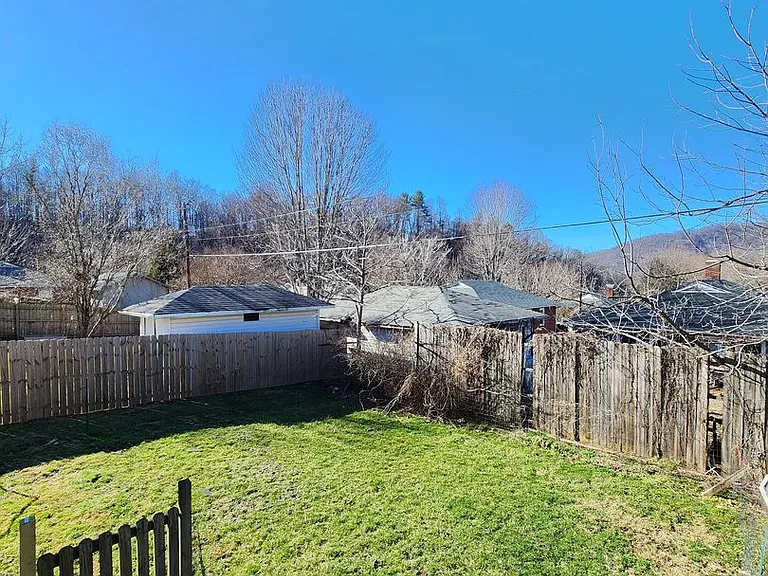 105 Morgan St — Photo 11
