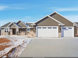 5701 N Acadia Dr, Appleton, WI 54913