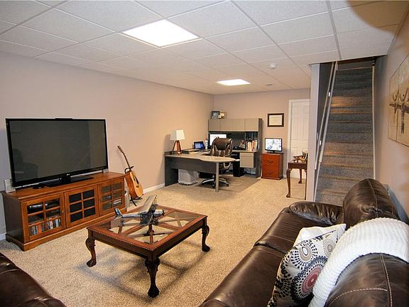 5th image of 1209 E Pleasant St