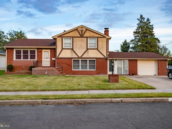 76 Wolf Dr, Hamilton, NJ 08610