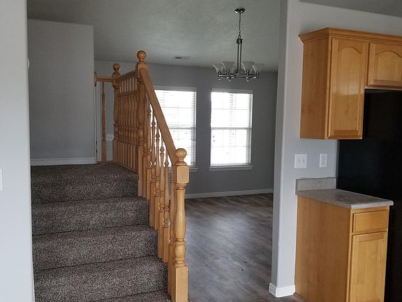 5th image of 515 W Lake View Dr