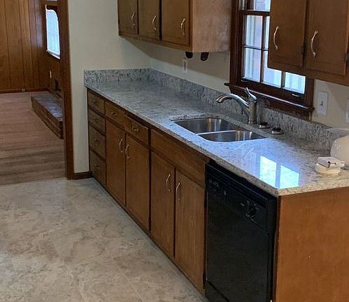3rd image of 3861 Imperial Dr