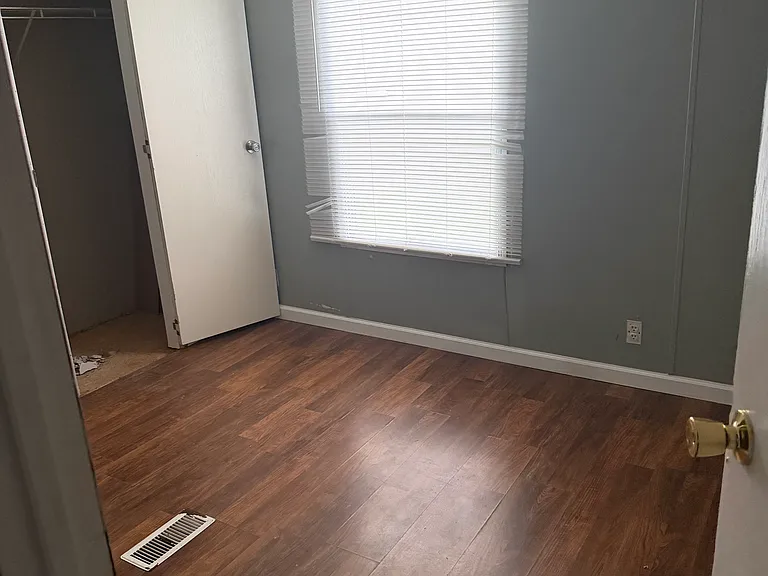 2425 Ridge Rd — Photo 2