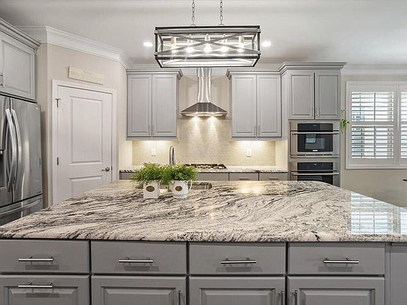 5th image of 609 Angelica Cir