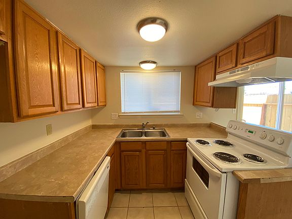 3rd image of 831 Iowa Ave #B-2