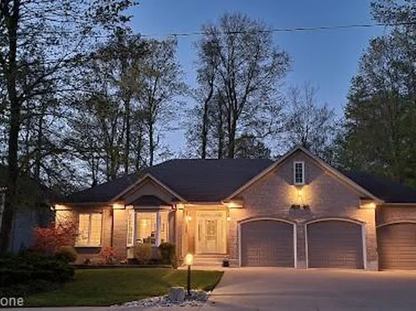 218 Old Chicopee Dr, Kitchener, ON N2A 4G6