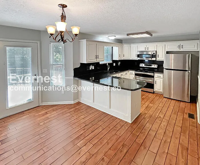 110 Beechbrook Ct — Photo 5