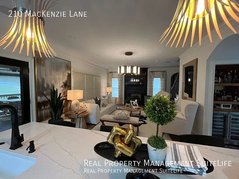 210 Mackenzie Ln — Photo 10