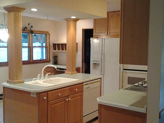 3rd image of 15 Andover Dr