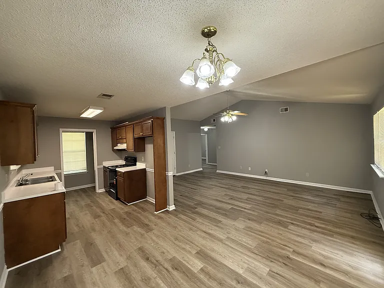 367 Templeton Dr — Photo 14
