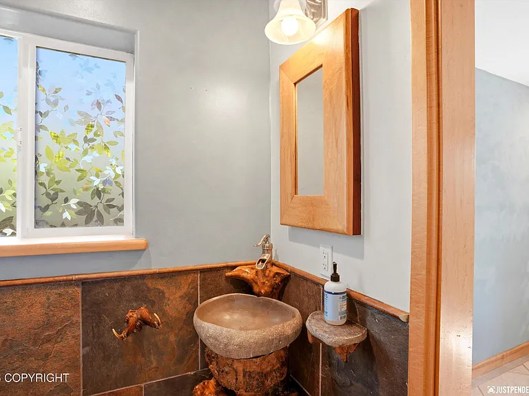 2100 Churchill Dr — Photo 48
