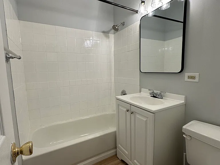 1503 W Nelson St #3F — Photo 2