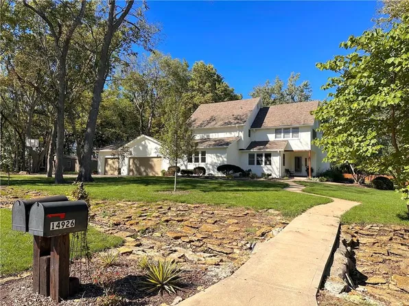 14926 S Caenen Ln, Olathe, KS 66062