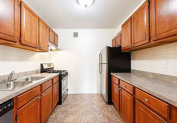 5th image of 1240 Bedford Ave APT 3G