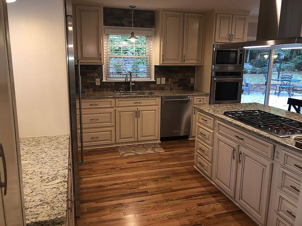 Kitchen from breakfast area