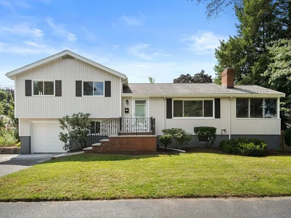 4 June Ln, Newton, MA 02459