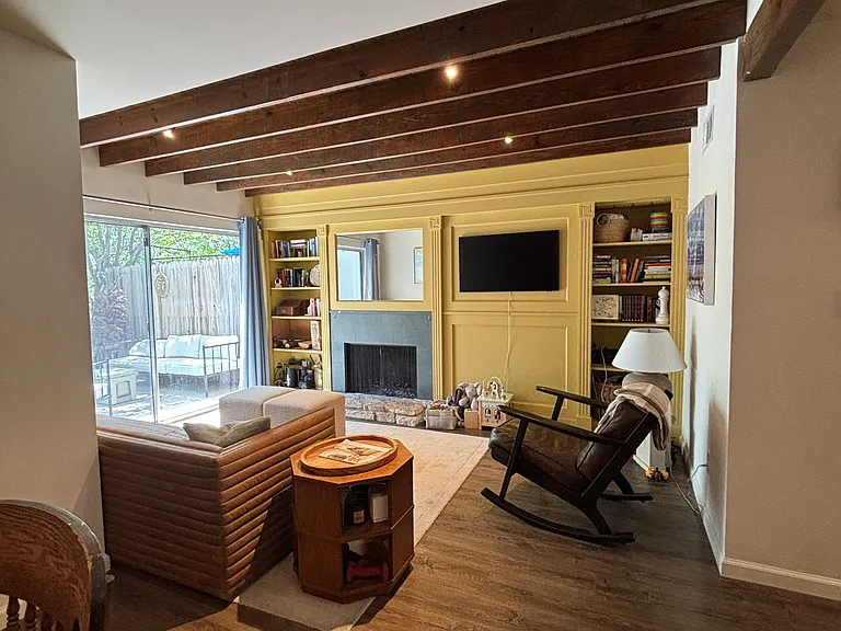 6910 Hart Ln #809 — Photo 1
