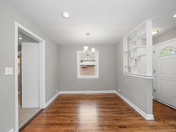 5th image of 7648 Lowell Ave