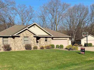 1644 Greenbriar Dr, Metamora, IL 61548