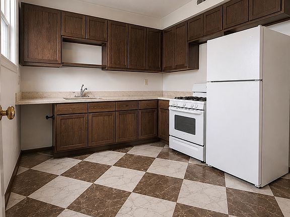 3rd image of 3314 W Balmoral Ave #2