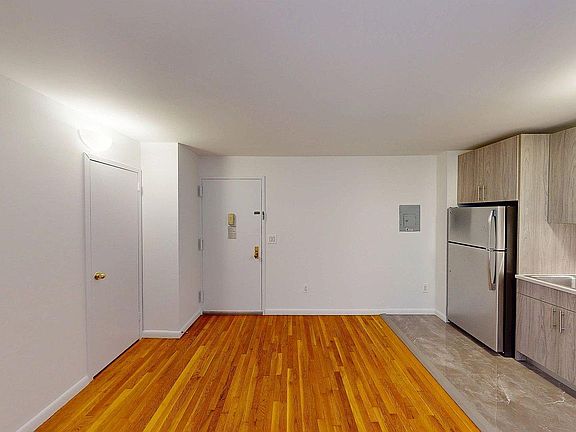 5th image of 121 Reade St #H