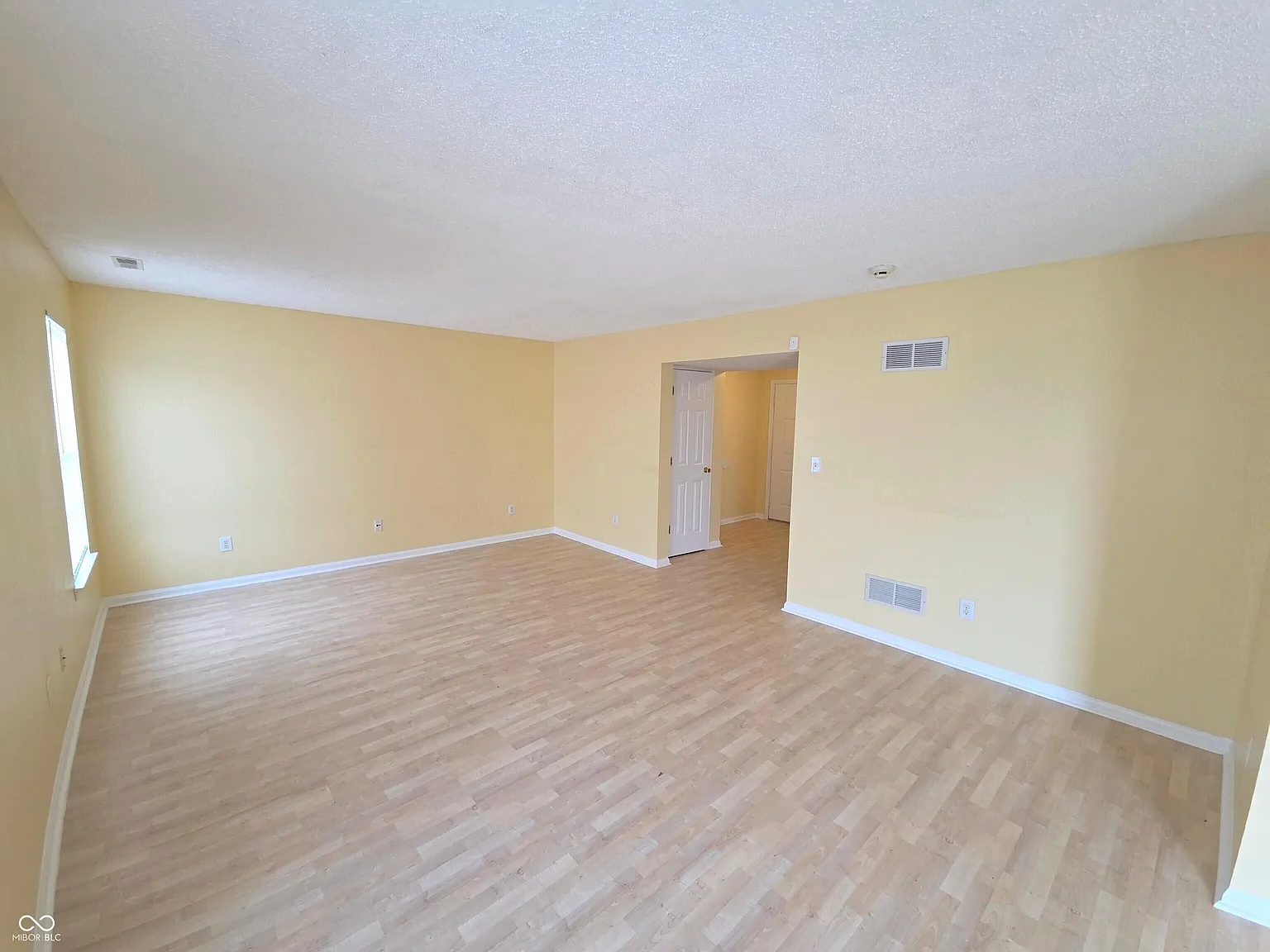 3 bed, 2.5 bath, 1500 sqft, $1,850 — Photo 4