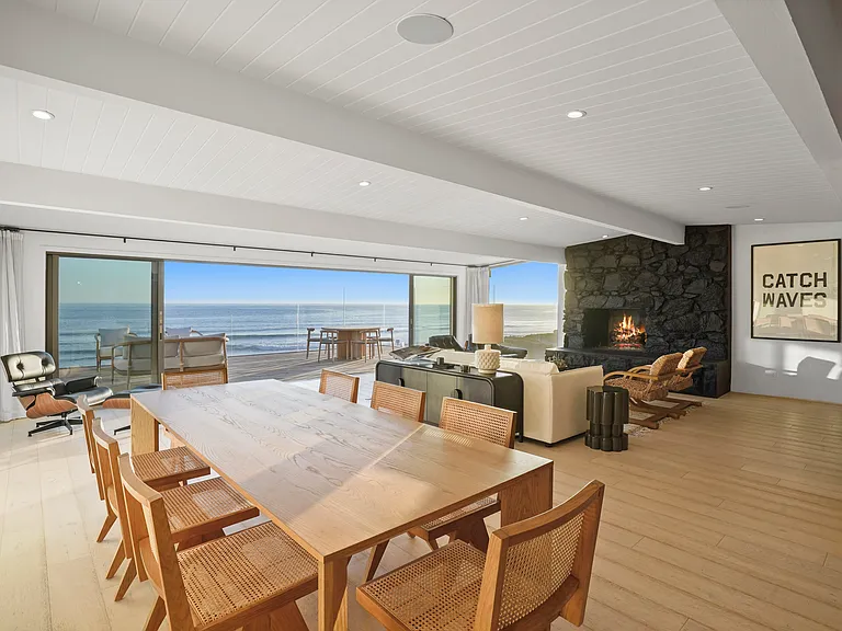 Gather around the solid wood dining table, with the Pacific as your backdrop.