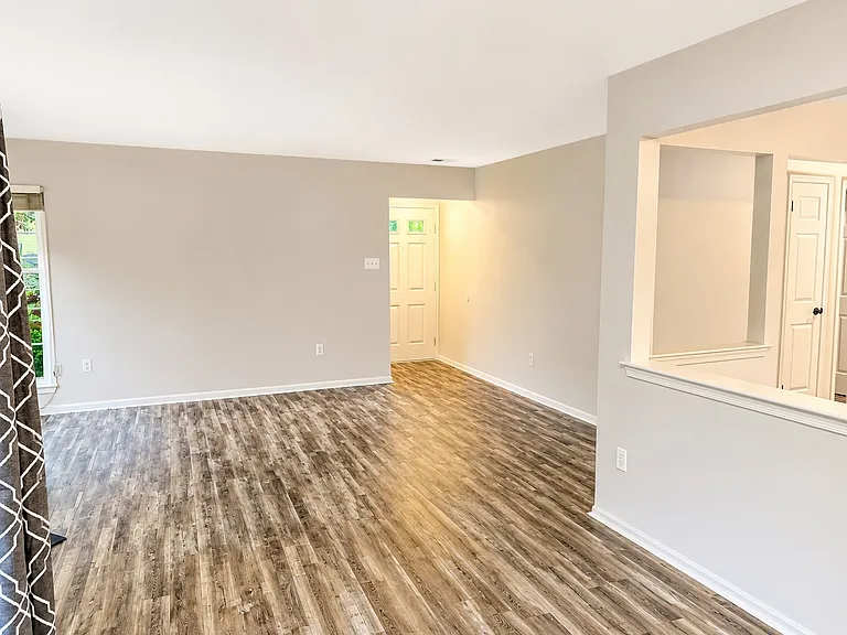 241 Andover Pl — Photo 4