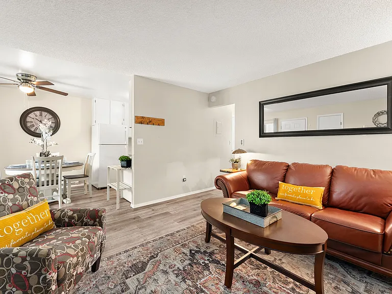1209 W Plum St #B11 — Photo 5