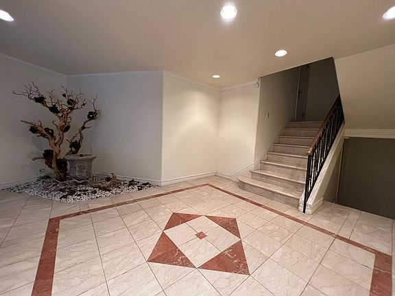 2nd image of 2800 Glenoaks Canyon Dr