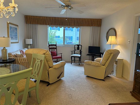 5th image of 6263 NE 19th Avenue #906