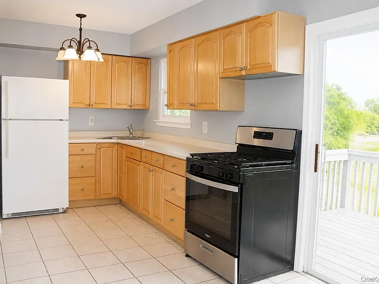 219 Chrystal Dr — Photo 7
