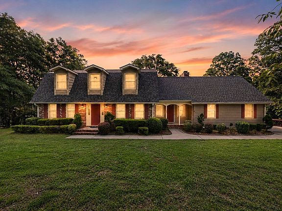 4th image of 123 Pinecrest Dr NE